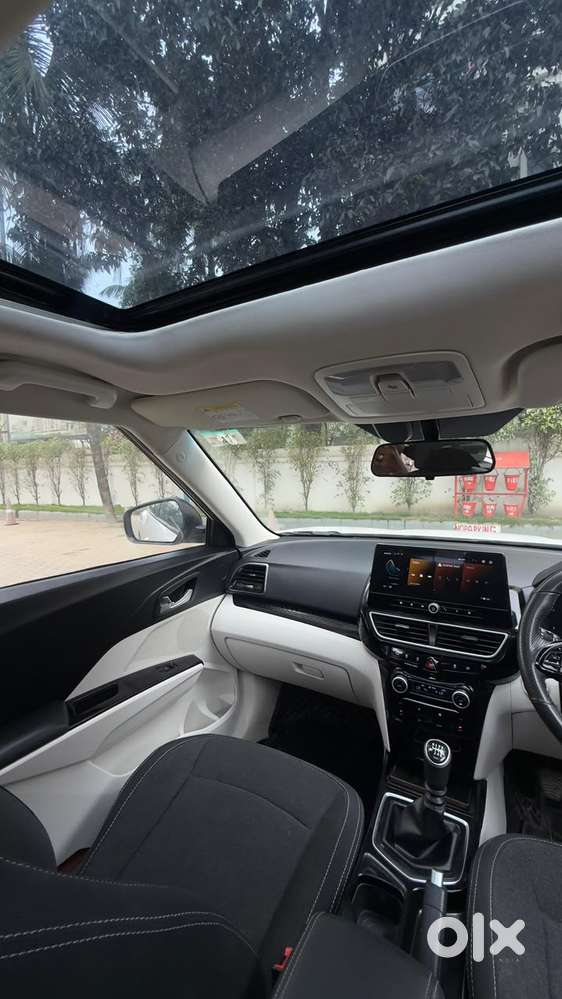 Mahindra Xuv 3xo Ax5 Pm Mt, 2024, Petrol