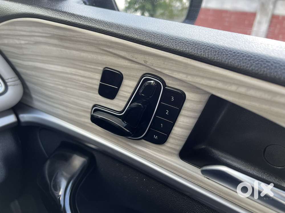 Mahindra Xuv700 2.2 Ax 7 Diesel At Luxury Pack Str Awd, 2022, Diesel