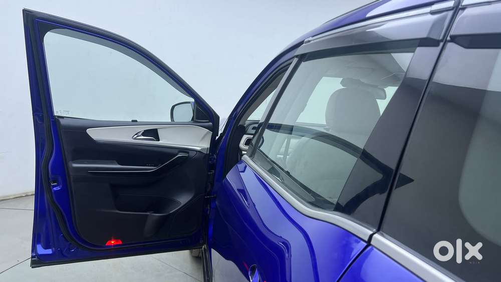 Mahindra Xuv700 2.0 Ax 7 Petrol At Luxury Pack Str, 2022, Petrol