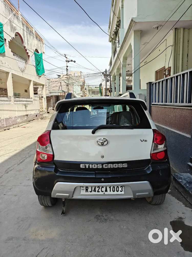 Toyota Etios Cross 2014
