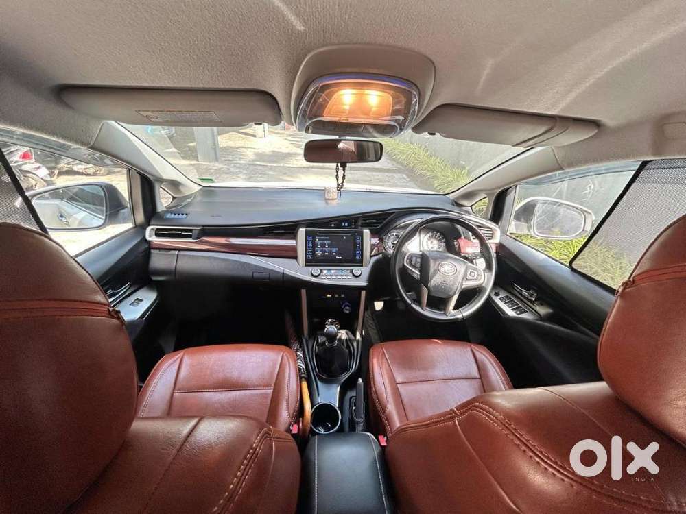 Innova Crysta 2.4v Bs (iv),60000km,leather Interior, Super White