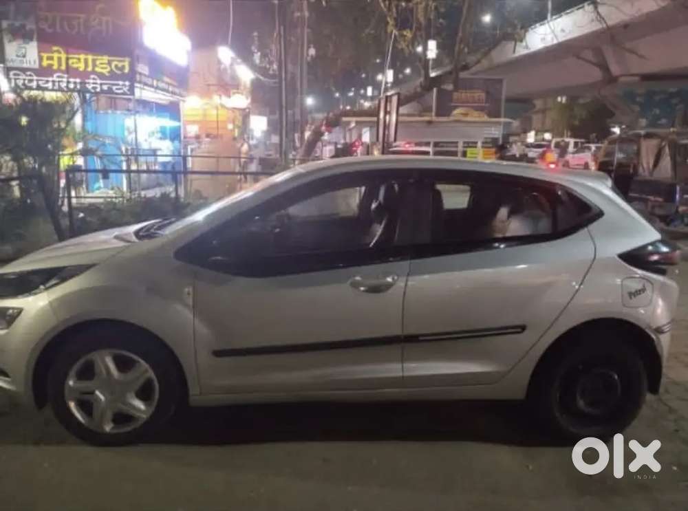 Tata Altroz Xt 1.2rtn Bs6 M1  Colour Skyline. Silver