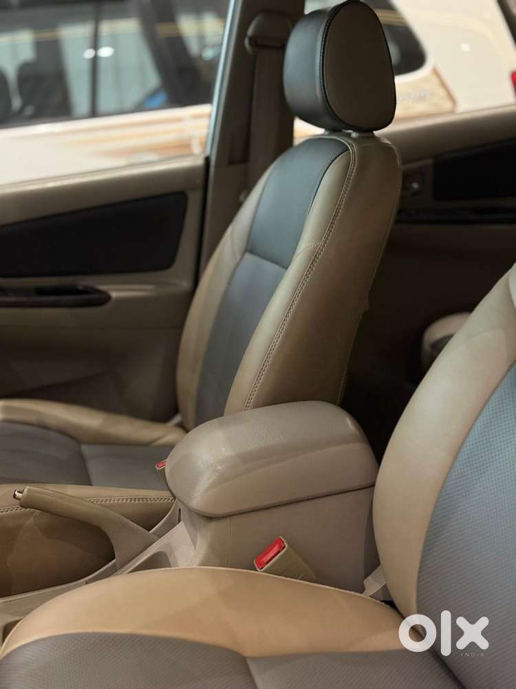 Toyota Innova 2.5 Z Diesel 7 Seater Bs Iv, 2015, Diesel