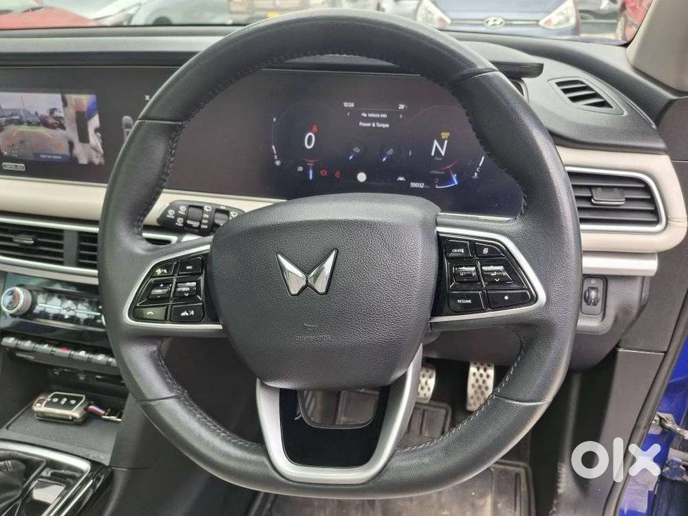 Mahindra Xuv700 2.2 Ax 7 Diesel Mt Luxury Pack Str, 2022, Diesel
