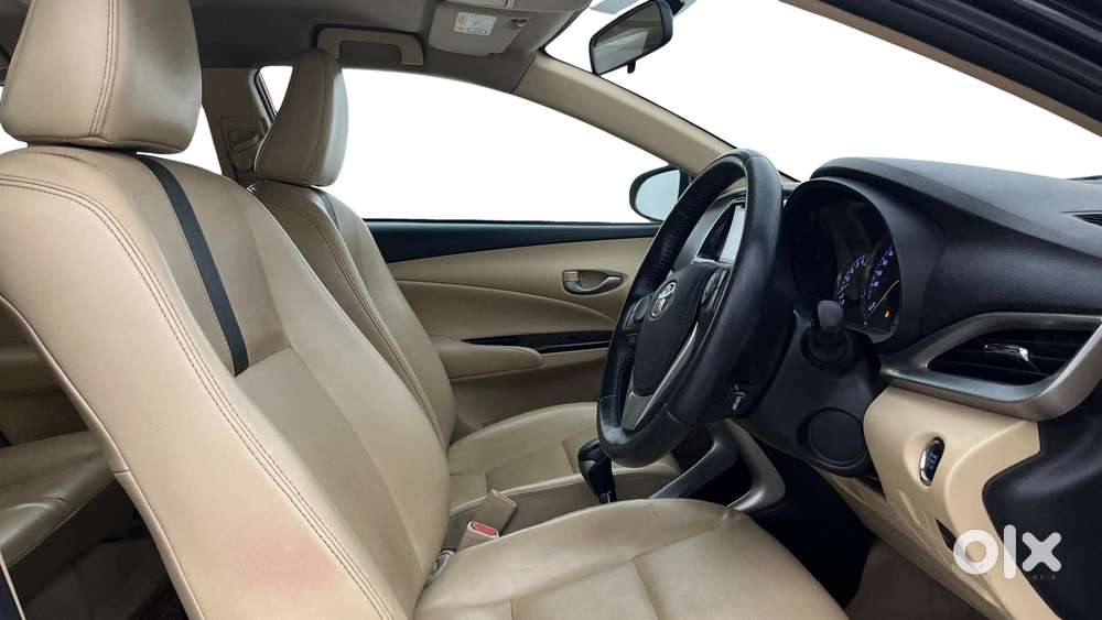 Toyota Yaris V Cvt, 2021, Petrol