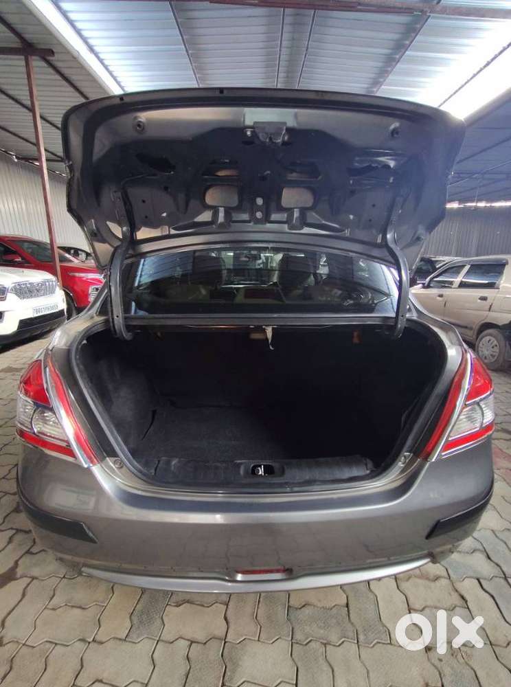 Maruti Suzuki Swift Dzire 1.2 Zxi Bsiv, 2013, Petrol