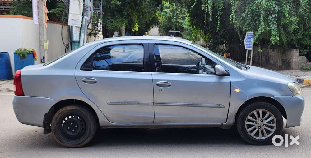 Toyota Etios V, 2011, Petrol