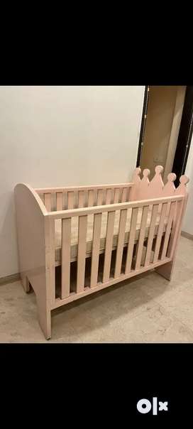 Second hand wooden cots on sale for sale