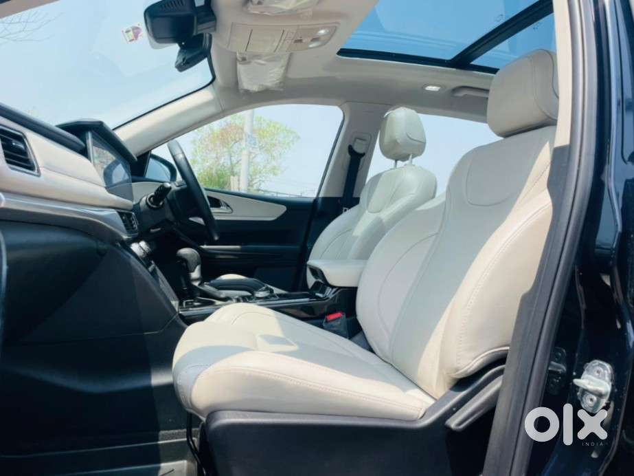 Mahindra Xuv700 2.2 Ax 7 Diesel At Str, 2025, Diesel