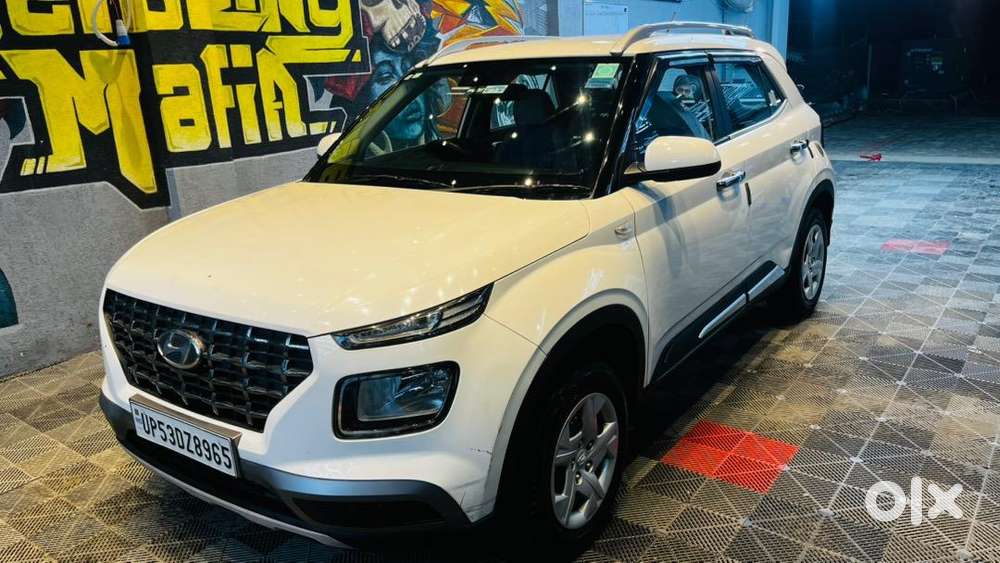 Hyundai Venue 2021 Petrol 23800 Km Driven