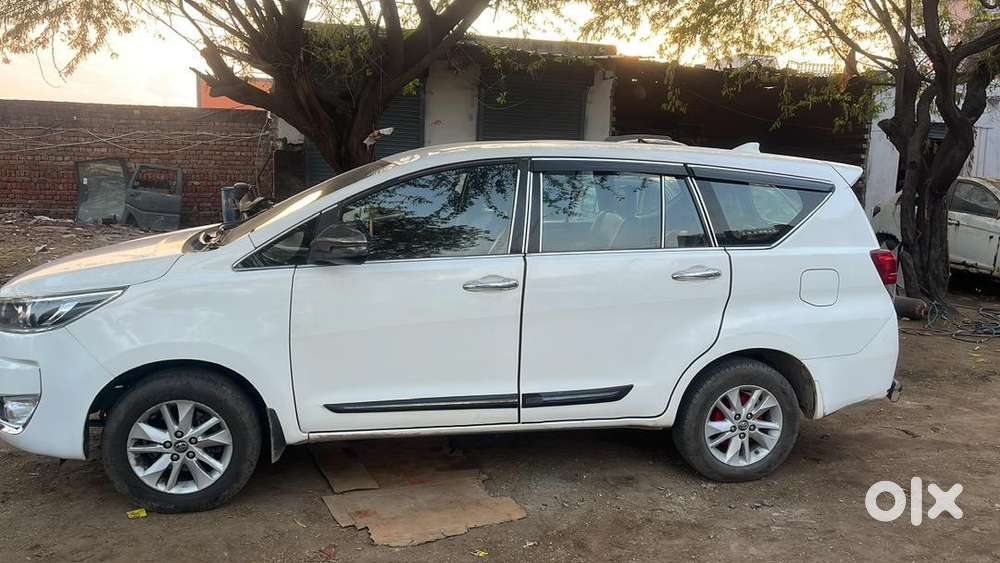 Bs4 Fully Inssured Diesal Manual Innova Crysta 2.4 Vx Best Conddition