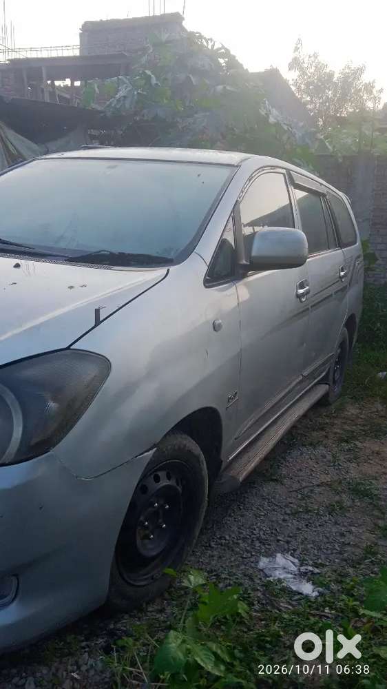 Toyota Innova Crysta 2011 Diesel 200000 Km Driven
