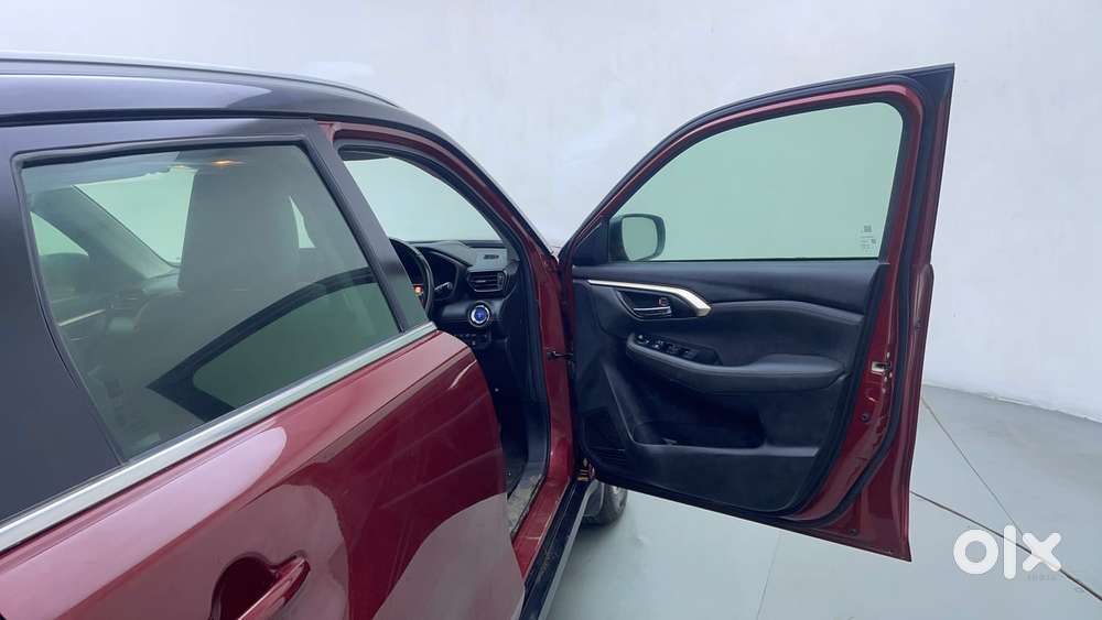 Maruti Suzuki Grand Vitara 1.5 Alpha Plus Intelligent Hybrid Ecvt, 2..