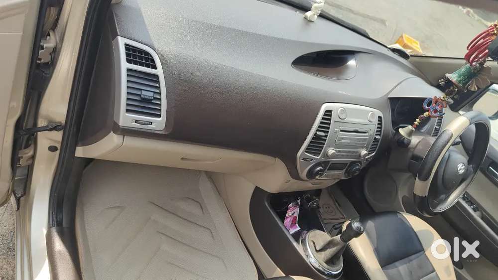 Hyundai I20 Car Top Variant Petrol Well Maintained For Sale