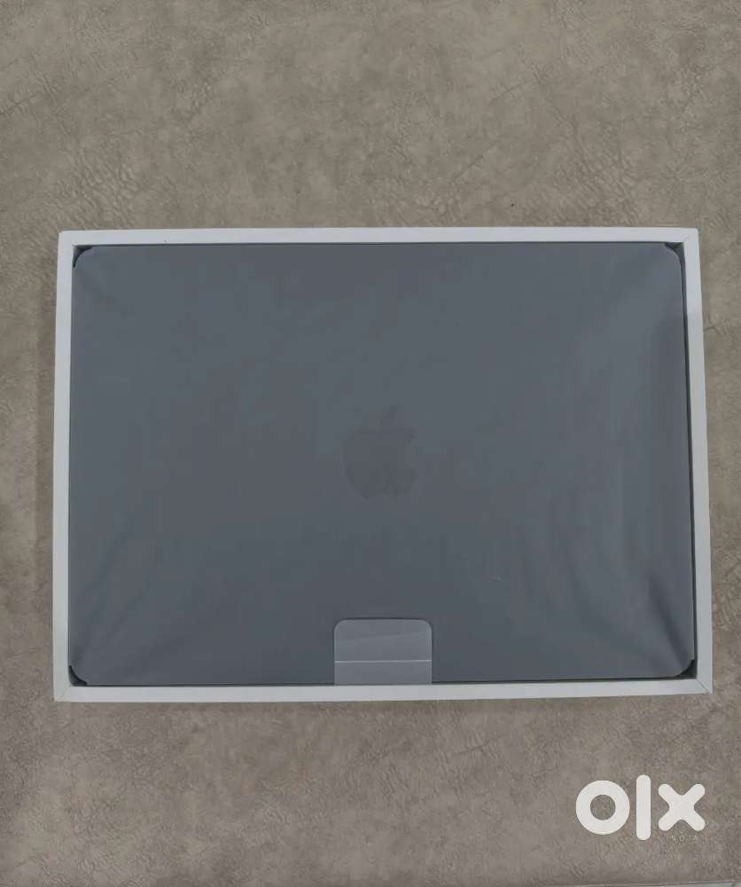 Brand New Apple MacBook Air M5 16/512 - Just open box