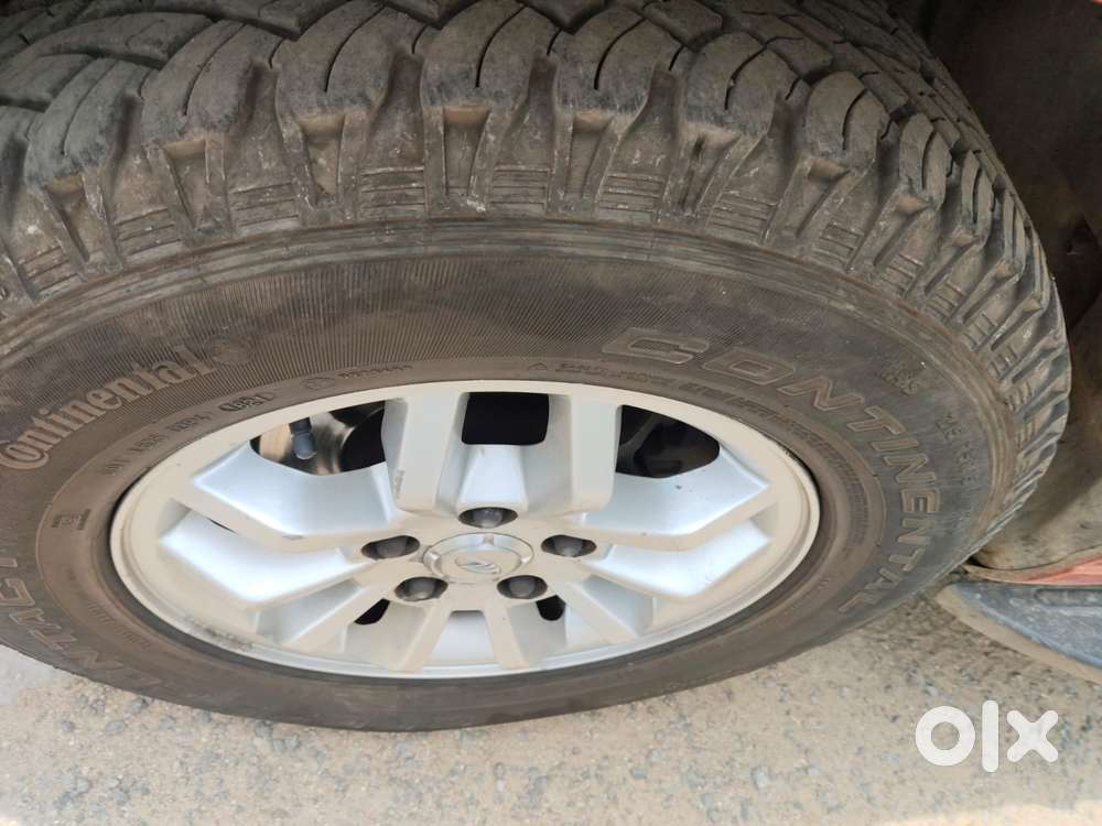 Mahindra Tuv 300 T8 Amt (automatic), 2017, Diesel
