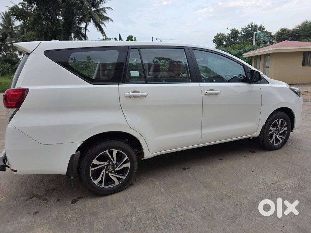 Toyota Innova Crysta 2.4 G Mt 8s, 2023, Diesel