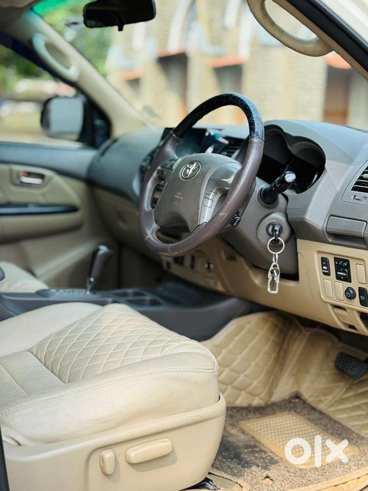 Toyota Fortuner 3.0 4x2 Automatic, 2013