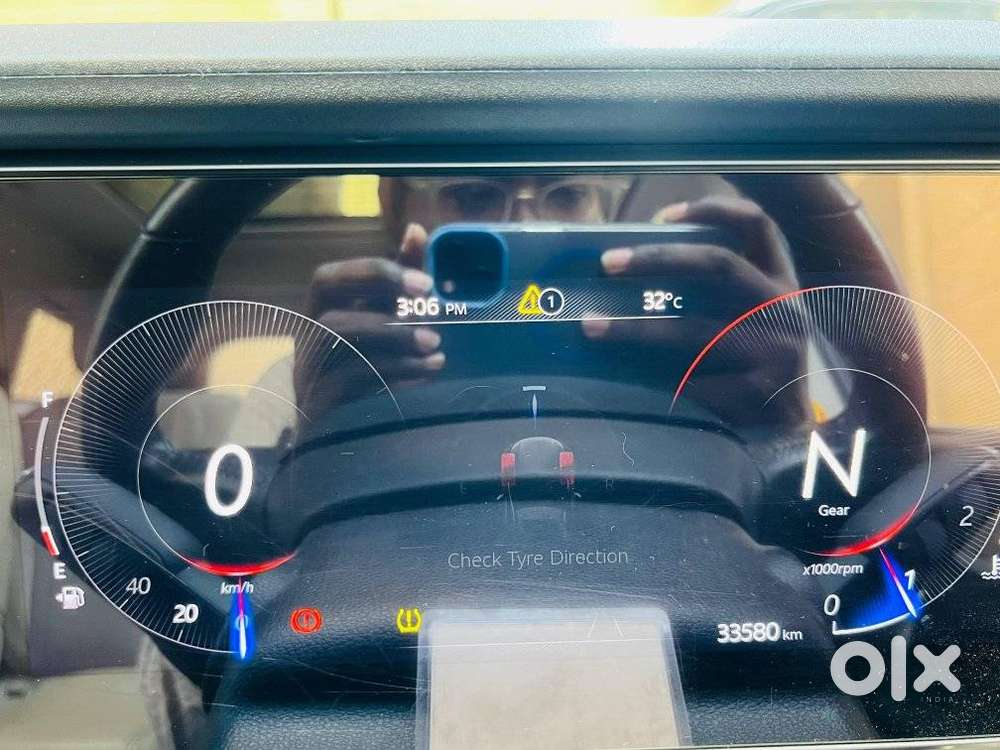 Mahindra Xuv700 2.0 Ax 7 Petrol Mt Str, 2022, Petrol