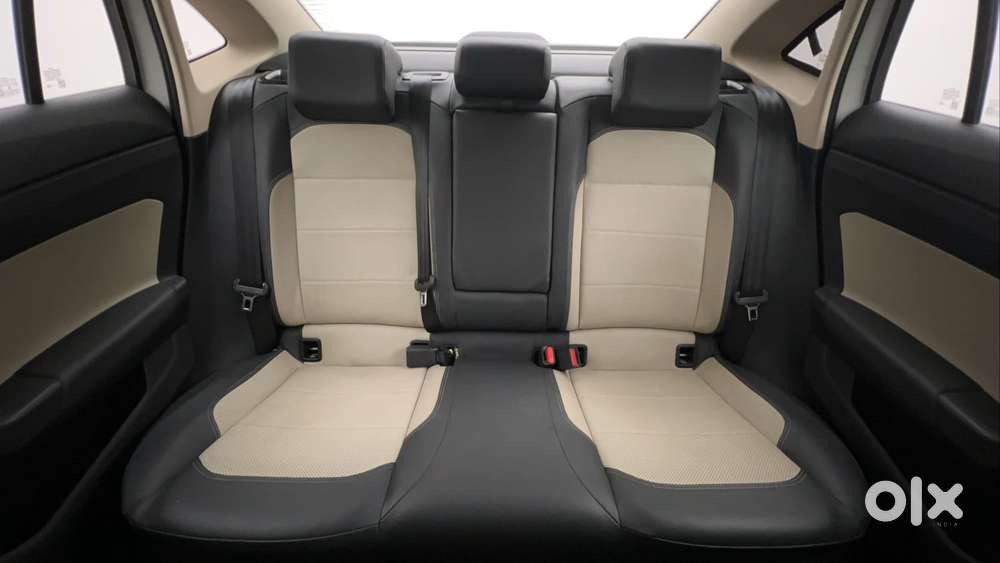 Skoda Slavia Style 1.0l Tsi Mt, 2023, Petrol