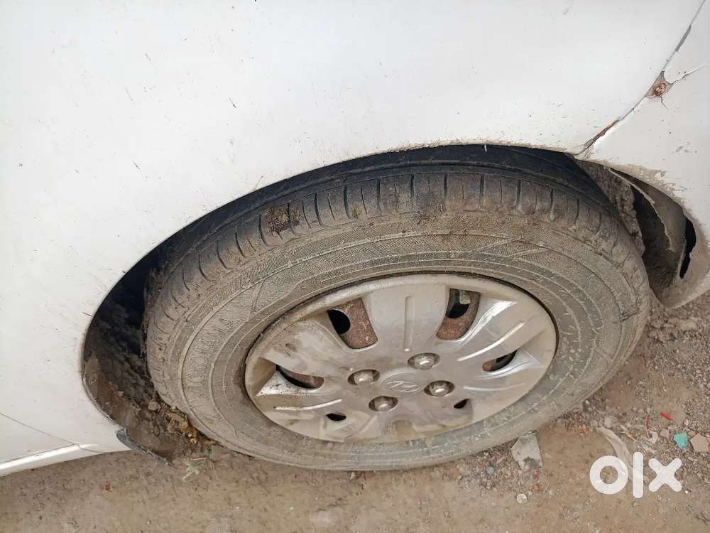 Must Condition Car Charo Tyar Naye Hai