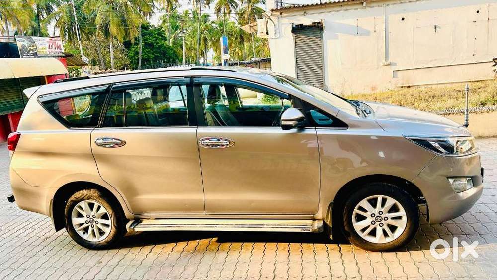 Toyota Innova Crysta 2.4 V 7 Str, 2016, Diesel