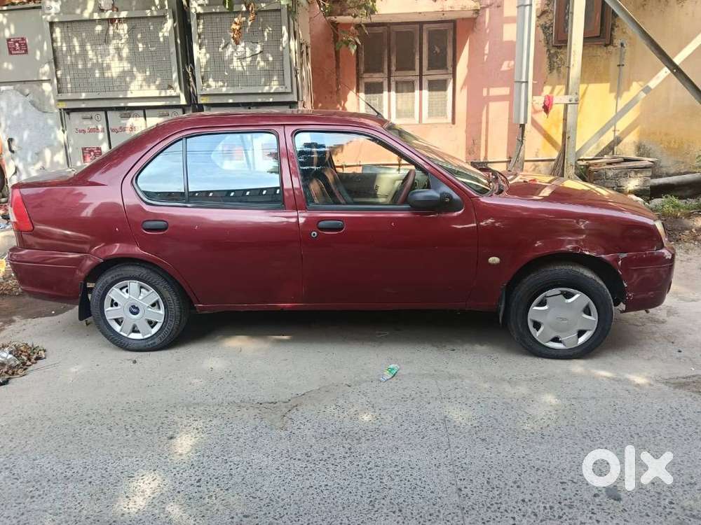 Reliable Engine, Good Millage, Large Boot Space, Smooth Raiding.