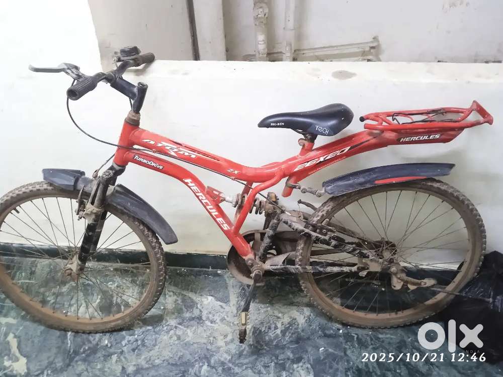 Only year old and use only 10 to 15 day Bicycles 1824100002