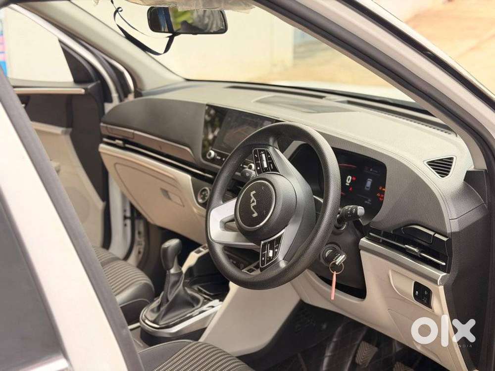 Kia Carens, 2022, Petrol