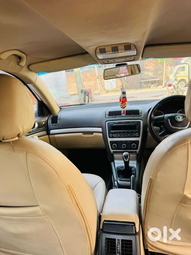 Skoda Laura Elegance 2012 Km Driven 100000