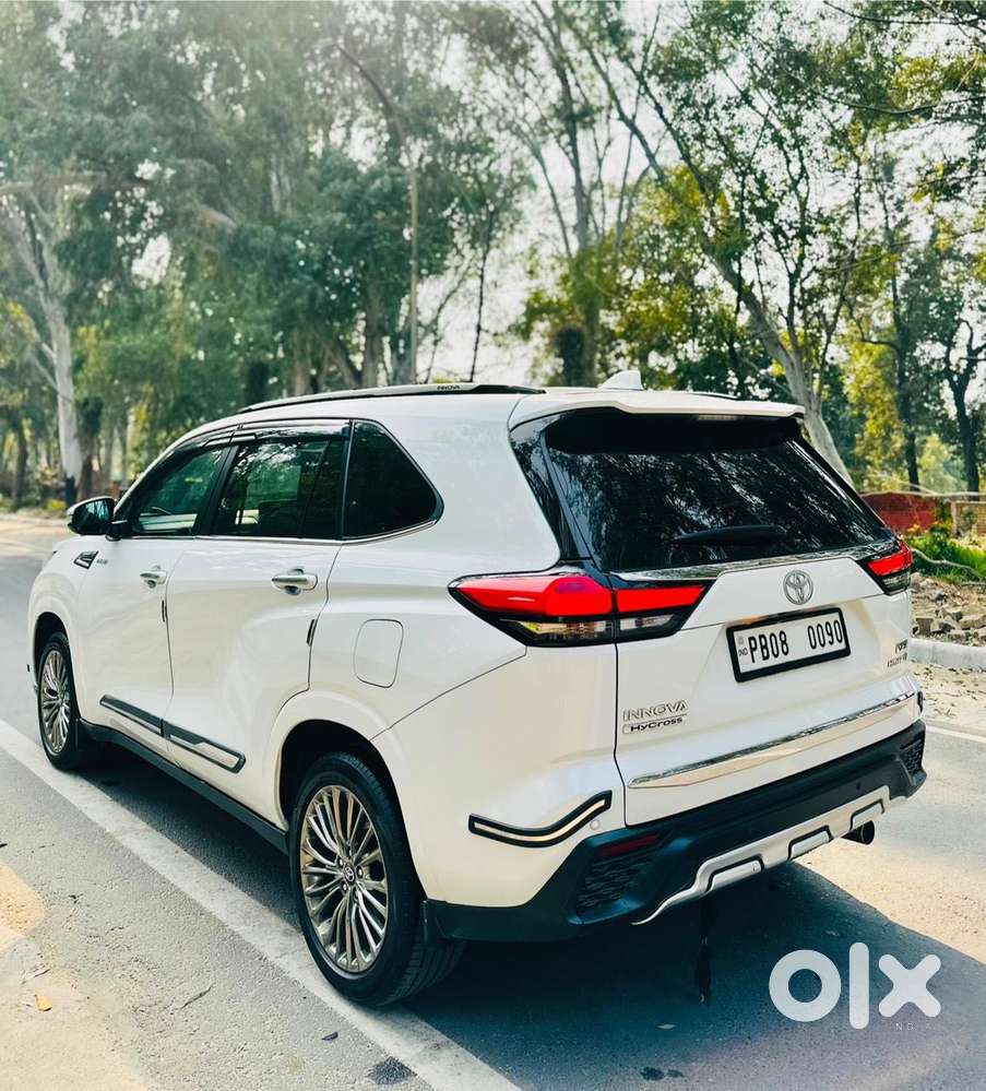 Toyota Innova Hycross 2.0 Vx Hybrid 7 Str, 2023, Petrol