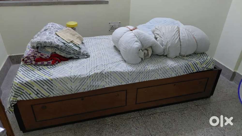 Dewan cum single bed