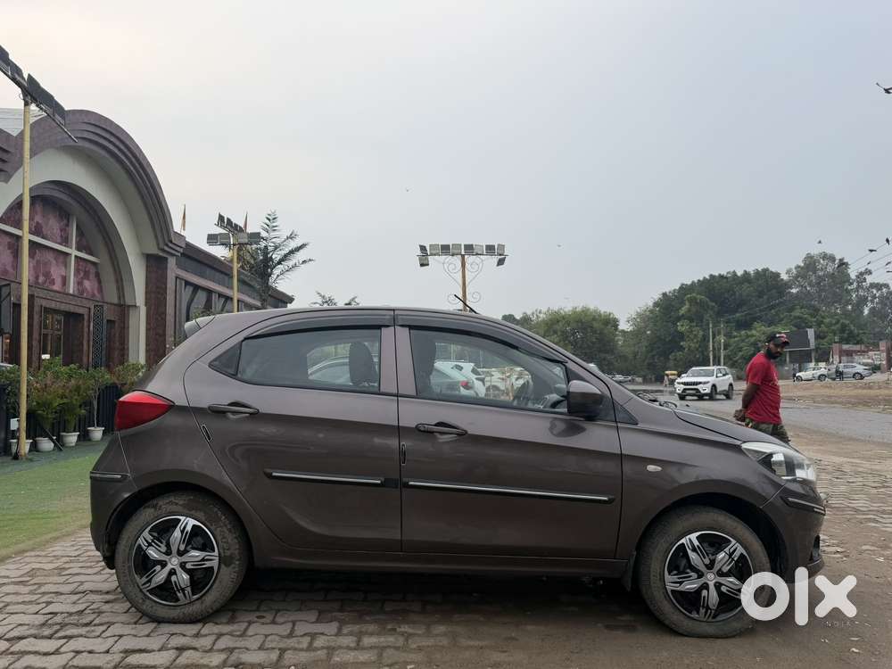 Tata Tiago 1.2 Revotron Xt (o), 2017, Petrol