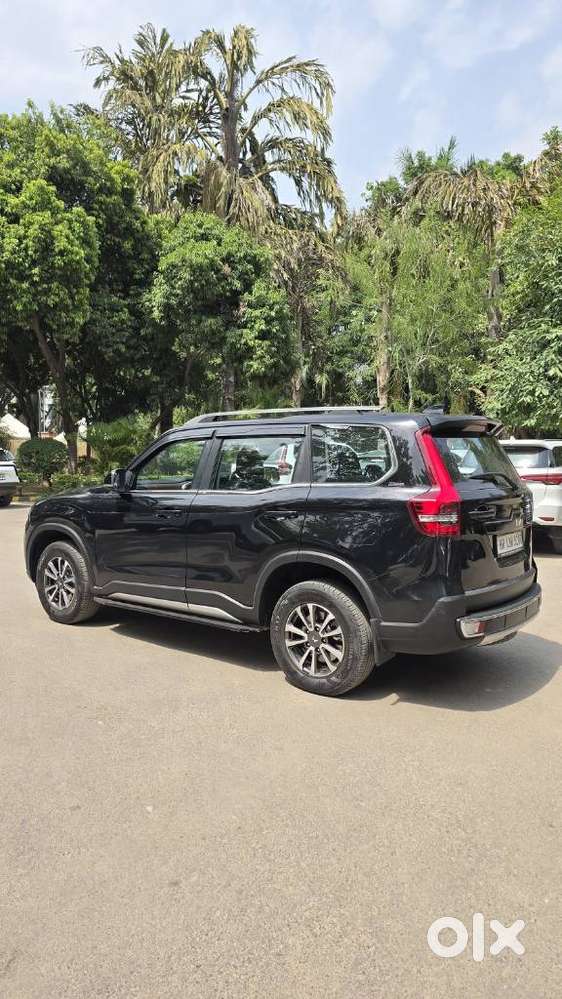 Mahindra Scorpio N Z8 Petrol At 7 Str, 2025, Petrol