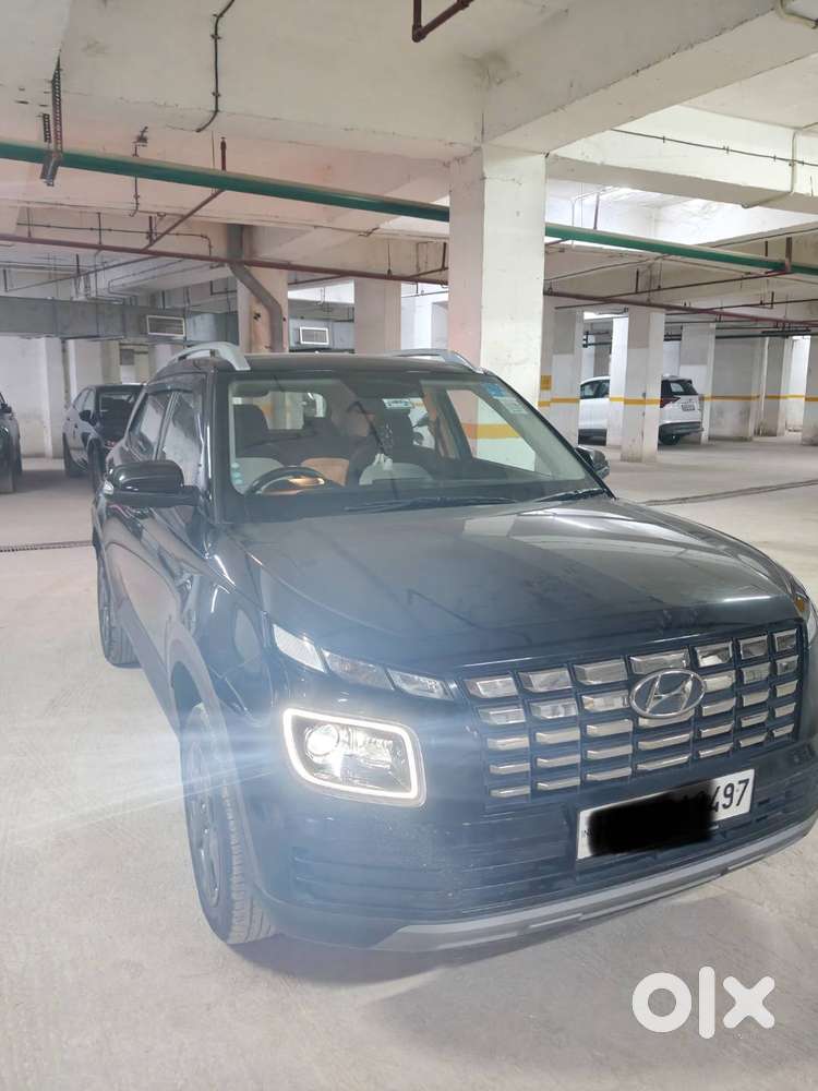 Hyundai Venue S Optional Petrol – Feb 2023  Excellent Condition