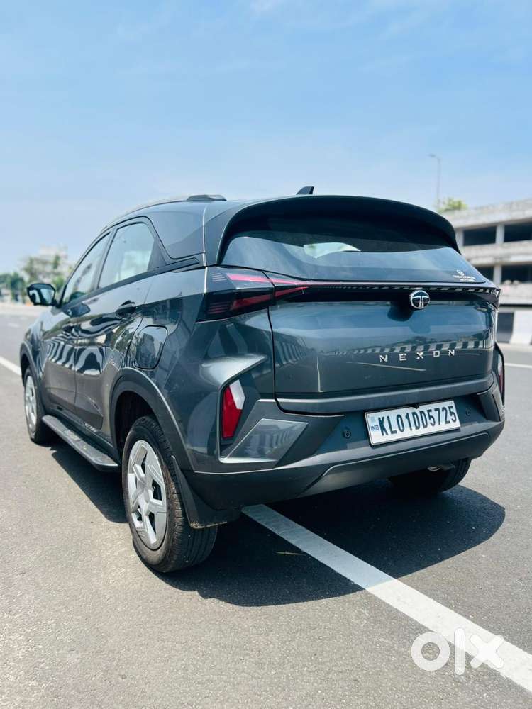 Tata Nexon Pure (s) 1.2 Petrol 6amt, 2024, Petrol