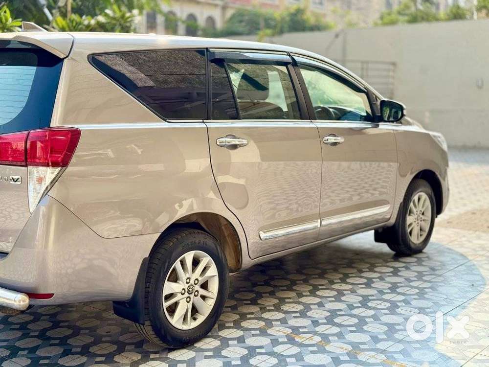 Toyota Innova Crysta 2.4 V, 2016, Diesel