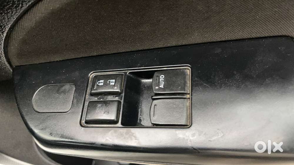 Maruti Suzuki Swift 1.2 Lxi (o), 2017, Petrol