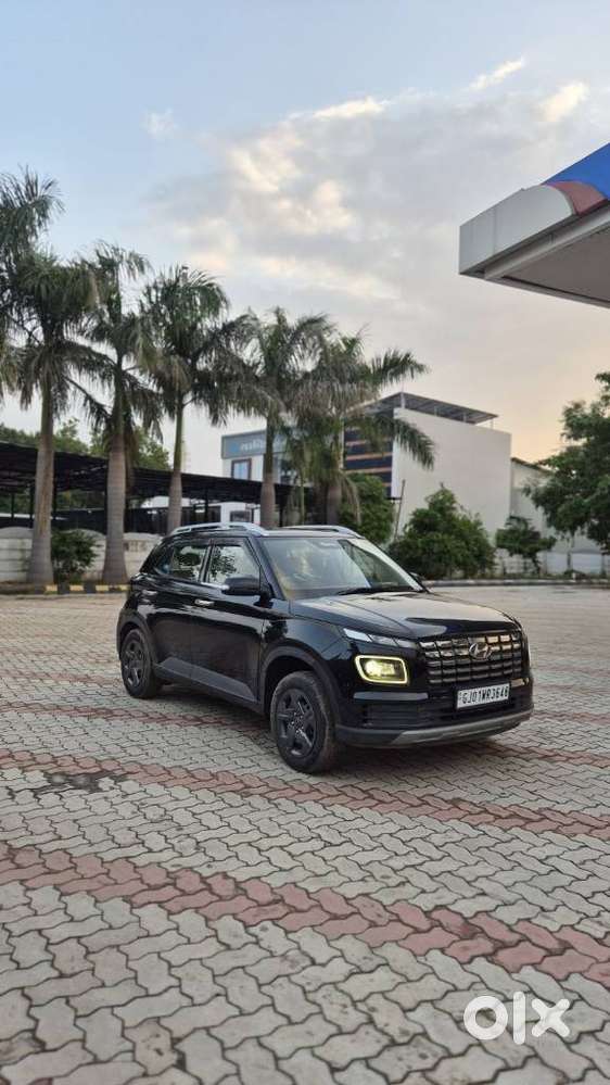 Hyundai Venue S(o) Knight Edition Mt, 2024, Cng & Hybrids