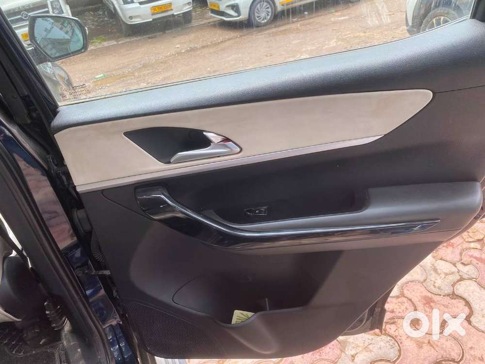 Mahindra Xuv700 Diesel 19/04/2022  Top Variant 7 Seater Vip Nmbr 0077