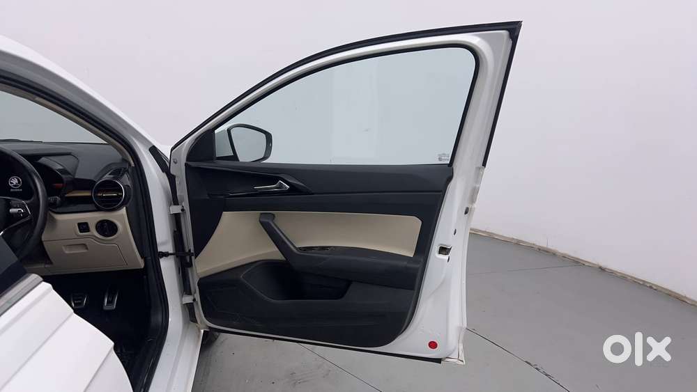 Skoda Slavia Style 1.0l Tsi Mt, 2022, Petrol