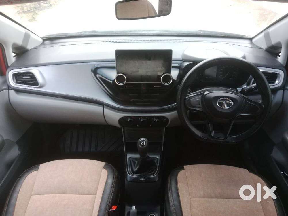 Tata Altroz 1.2 Xe, 2021, Petrol