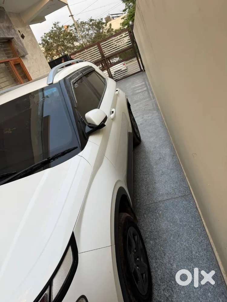 Hyundai Venue 2023 Petrol Sx 52000 Km Driven