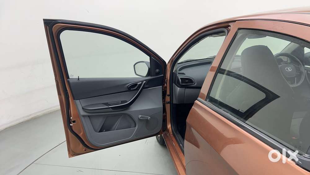 Tata Tigor Xe, 2017, Petrol