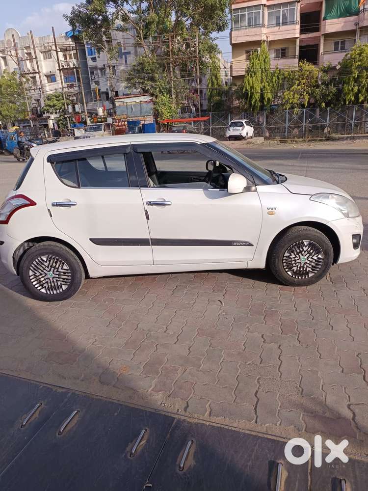 Maruti Suzuki Swift Vxi 1.2 Abs Bs-iv, 2013, Petrol