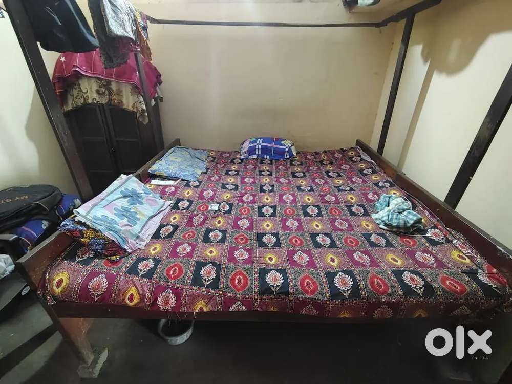 Shala wood bed