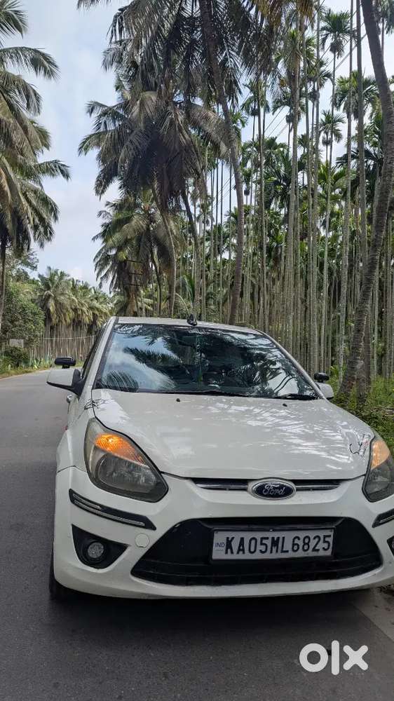 Ford Figo Titanium Blu 2012