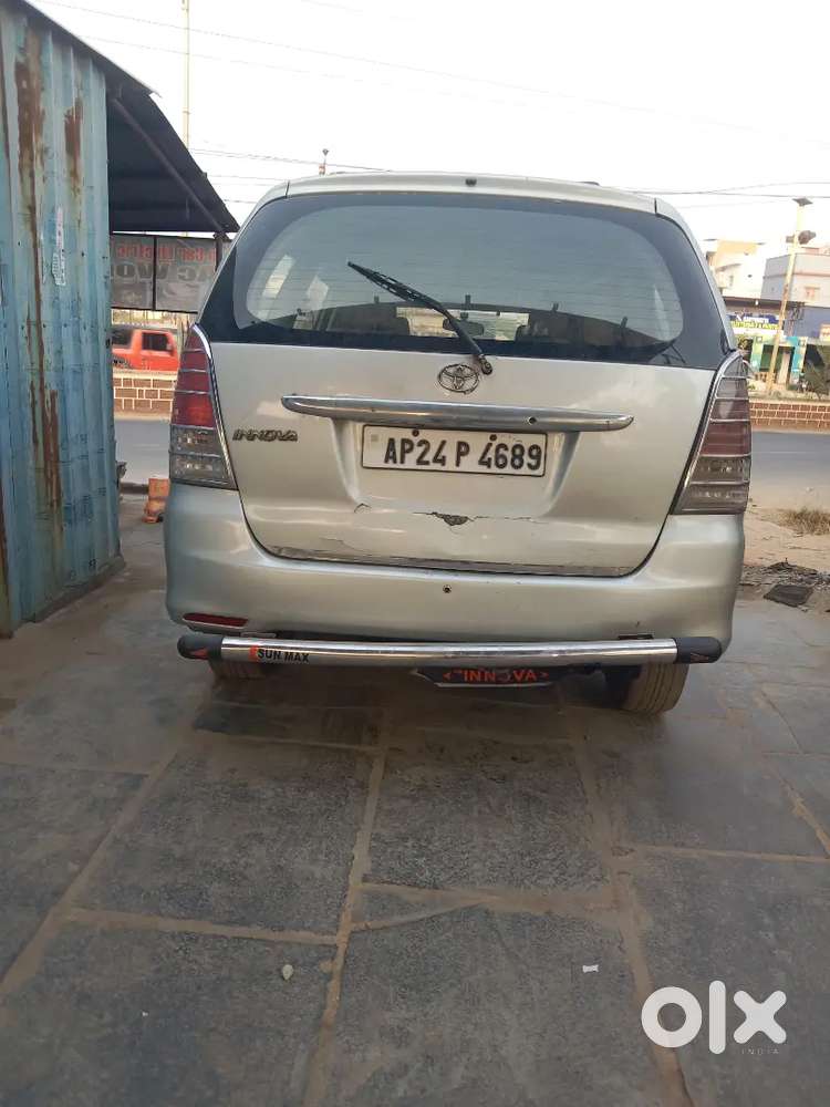 Toyota Innova 2007 Diesel 300000 Km Driven