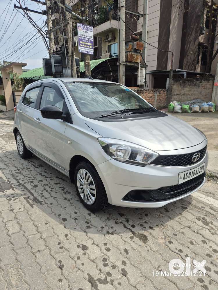 Tata Tiago 1.2 Revotron Xt (o), 2016, Petrol
