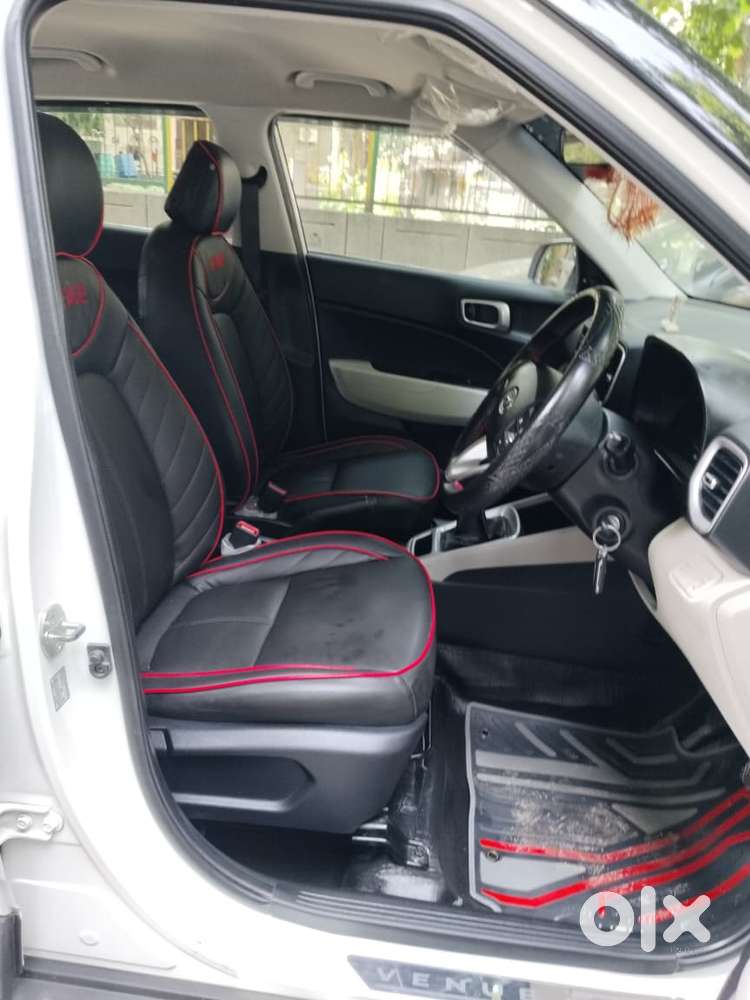 Hyundai Venue [2022-ongoing] 1.2 E, 2025, Petrol